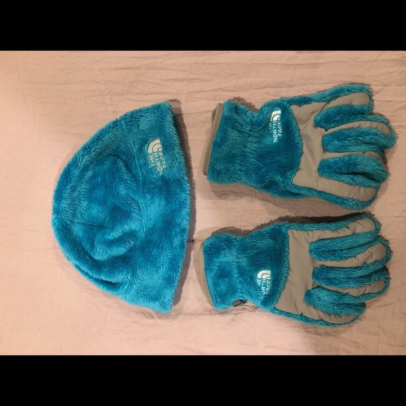 Girls Northface Denali Jacket, Hat and Gloves - Picture 4 of 4